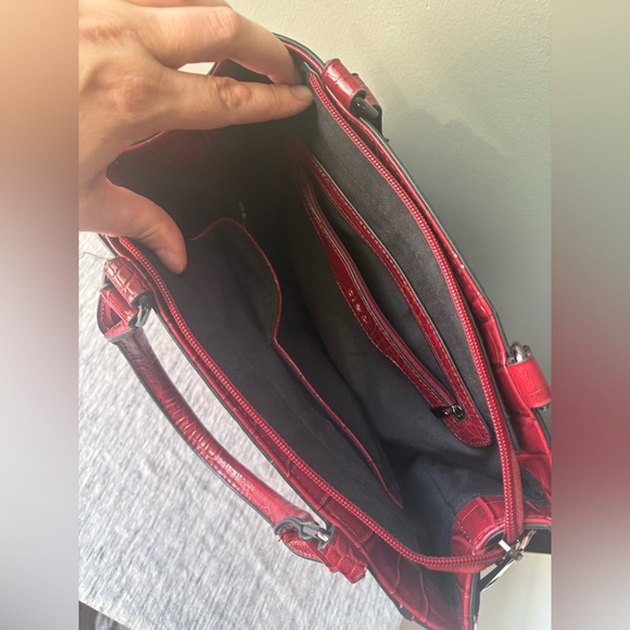 Cleo brand Elegant Red Crocodile-Embossed Handbag, top zip. Carry handle - Picture 5 of 6